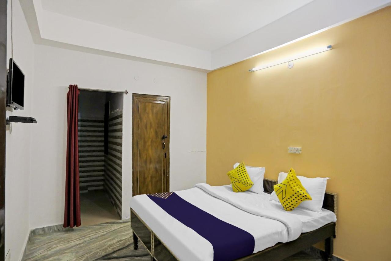Spot On Raj Hotel Vip Near Worlds Of Wonder Kālkāji Devi Eksteriør billede