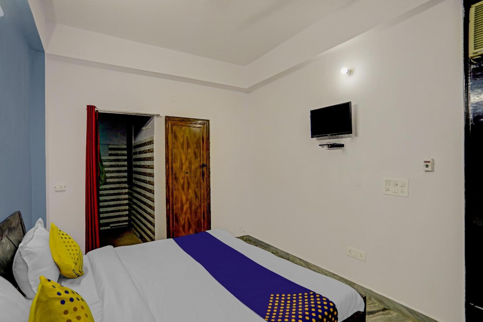 Spot On Raj Hotel Vip Near Worlds Of Wonder Kālkāji Devi Eksteriør billede