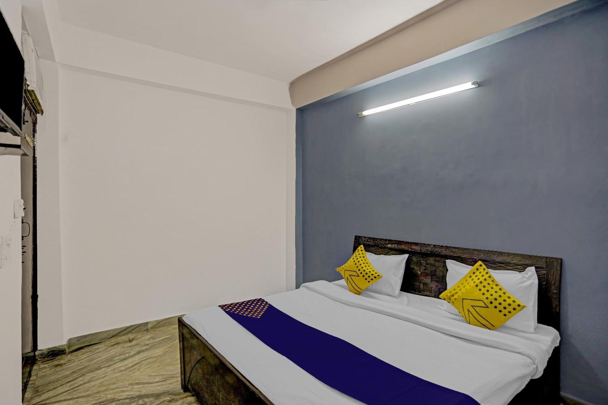 Spot On Raj Hotel Vip Near Worlds Of Wonder Kālkāji Devi Eksteriør billede